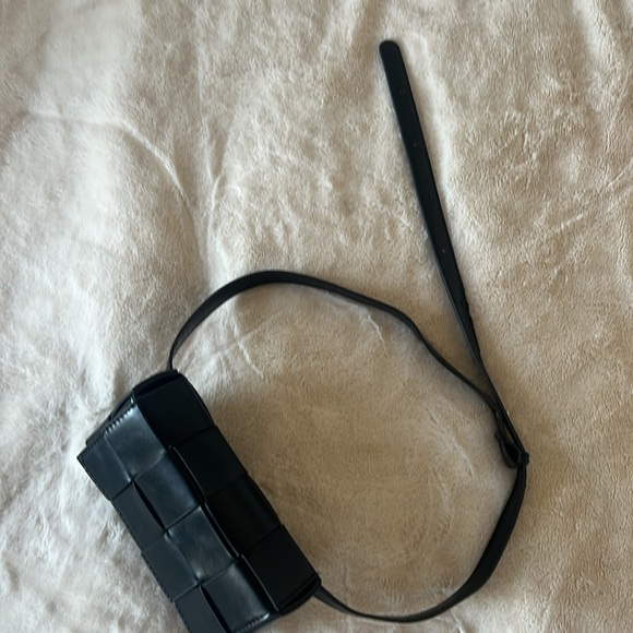 Black Woven Leather Purse - Picture 2 of 5